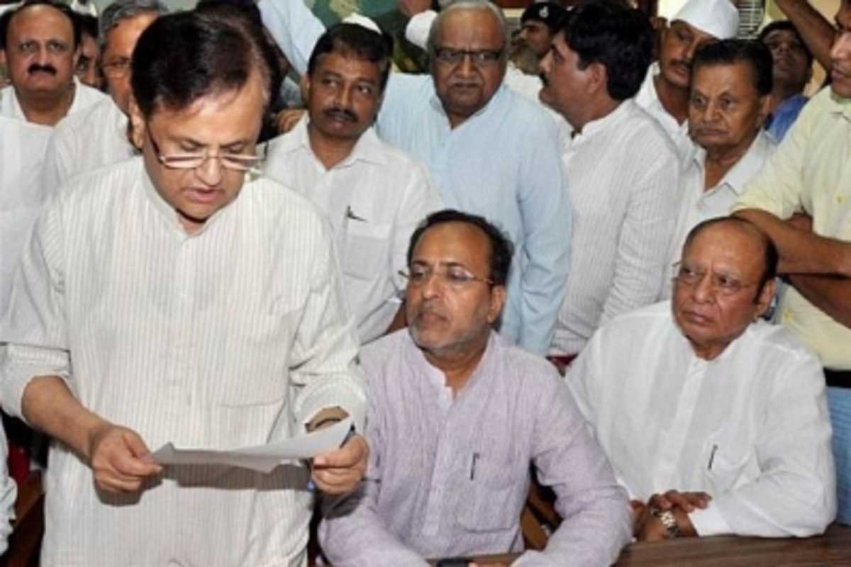 कांग्रेसियों को खल रही अहमद पटेल की अनुपस्थिति